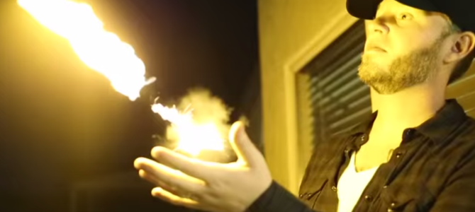 まるで魔法！手から炎を放てるガジェット「パイロ」