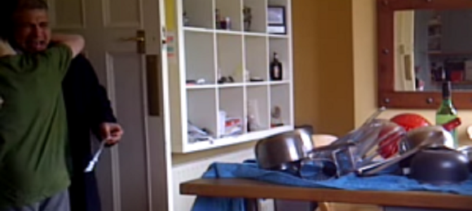 息子が試験に合格したことを知った父親の反応に心温まる！！