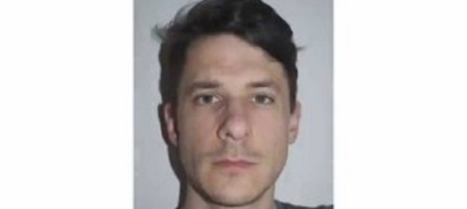 自分自身の写真を毎日16年間撮り続けた男