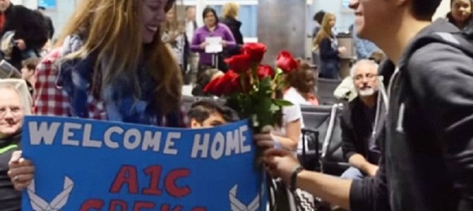 まさかの逆ドッキリ！？任務から戻った彼に空港でサプライズを仕掛けたはずなのに･･