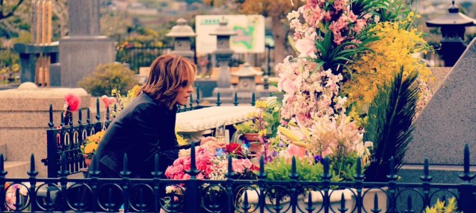 hideの命日に花をたむけたYOSHIKIが新曲を宣言