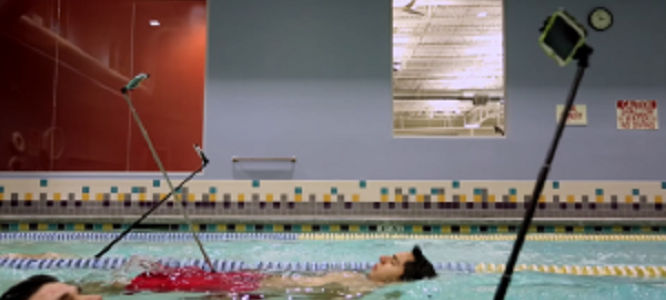 「自撮り棒の危険性」を訴えた動画が大げさ過ぎるww