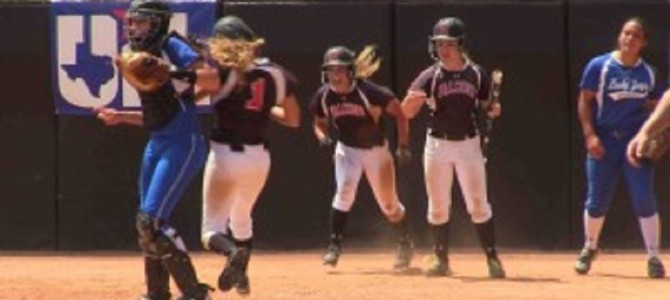 これは酷い… ホームインするランナーを邪魔するキャッチャー