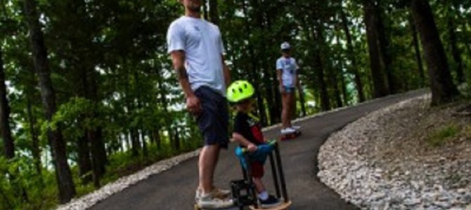 これスゴい！子供と一緒に乗れるスケボーが超楽しそう！