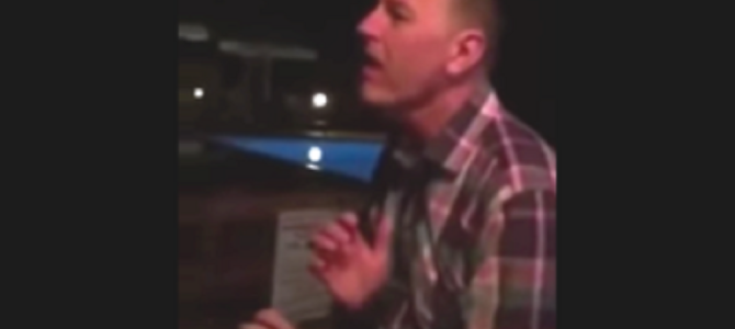 まるで透明なサックスがあるみたい！「声」だけでサックスを演奏する男！！