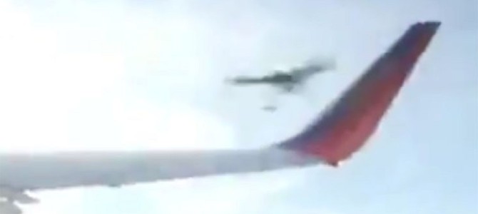 ドローンが旅客機の翼に激突し翼が大破！！