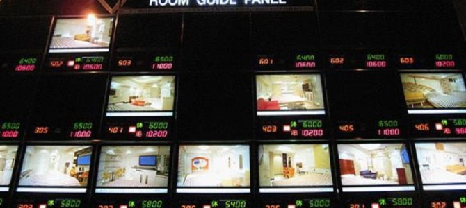 恥ずかしエピソードを調査。女性がラブホテルでやらかした衝撃の失敗まとめ