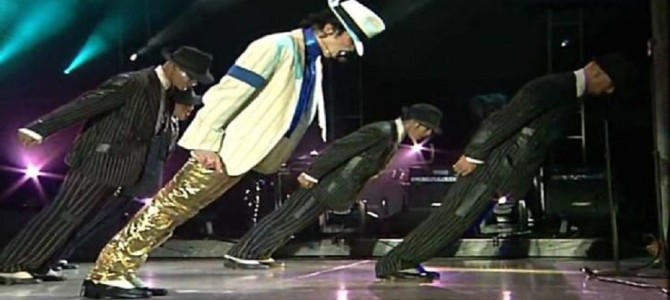 MJがダンスで「斜めになっても転ばなかった理由」にはあるカラクリがあった！