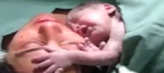 罪なほど可愛い！「ママから離れたくない」と泣いてしがみつく新生児が話題に！！