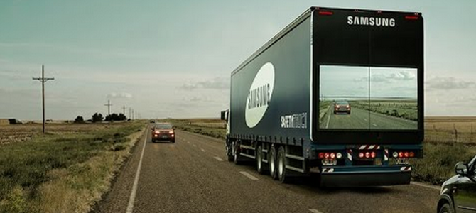 前方の様子がモニターで見える「透明トラック」が画期的！交通事故が減るかも？