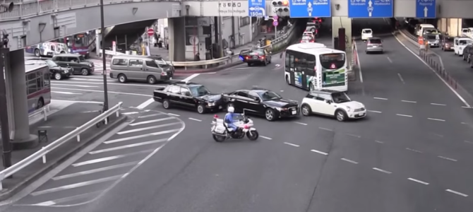 急発進した白バイが原因で追突事故に！？悪いのは一体誰？？