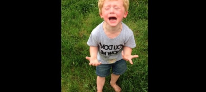 素足でウ○コを踏んでしまった少年の“絶望っぷり”が可愛すぎる！