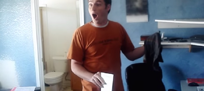 パパになったと知った瞬間をまとめた映像が心温まる