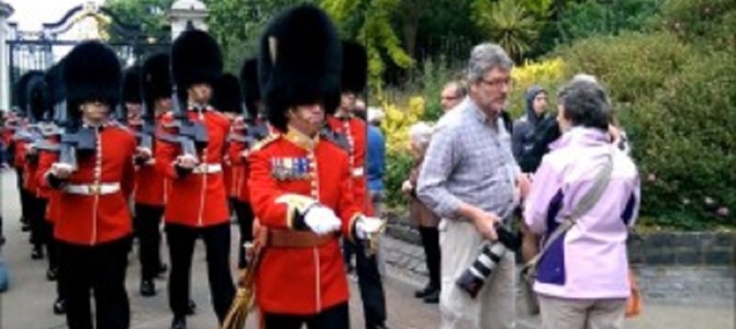 近衛兵の行進には気をつけろw