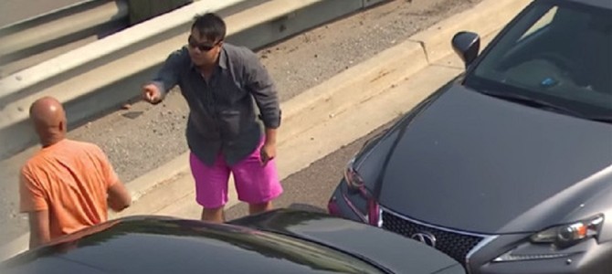 警察官にインタビュー中、もめごとが発生！警察官のテキトーな対応が人気にｗ