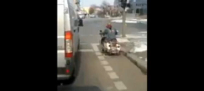 「ハーレー・ダビッドソン」青信号になって前から見たら予想外すぎた！！