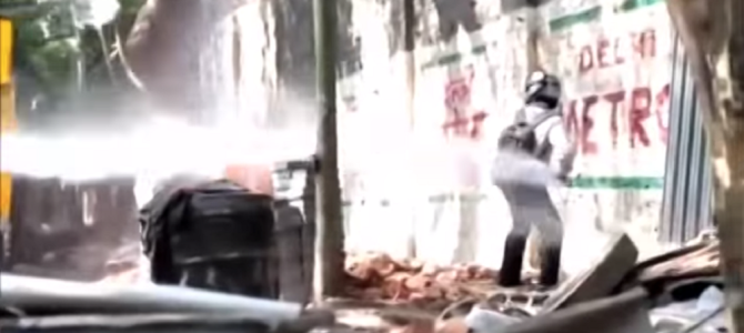 容赦無い！インドで立ちションすると放水車で撃退される！？