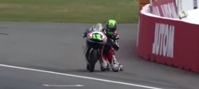 前代未聞の体勢でゴールしたレーサーが話題に！！！！