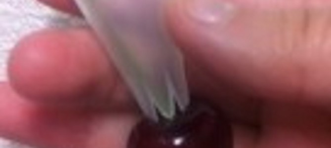 ナイスアイディア！チェリーの種を簡単に取る方法！！