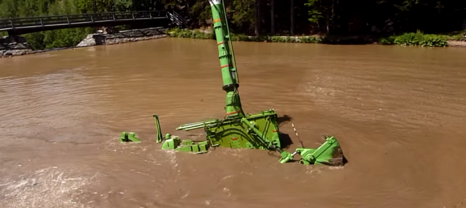 日本にはこんな物まであるのか！コマツの水陸両用ブルドーザに外国人驚愕！