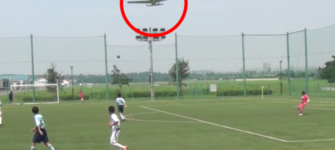 調布の飛行機事故で、墜落直前の映像が撮影されていた。映像では上空を通り過ぎた直後「ドーン」という落下音が！！