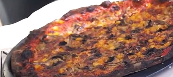 真夏の車内で３０分したら、ピザが焼けてしまった！？