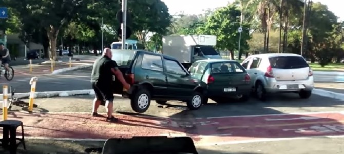 1日で470万回再生された映像！屈強な男性が、迷惑駐車に対処した方法が男らしすぎる