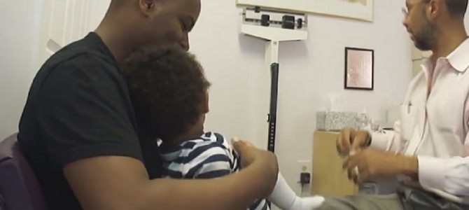 注射嫌いの子供でも…泣かす暇を与えないお医者さんのテクニックが凄すぎる！