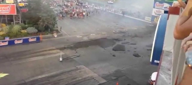 バックファイヤー連発！ジェットエンジンを積んだトラックのスピードがハンパない！