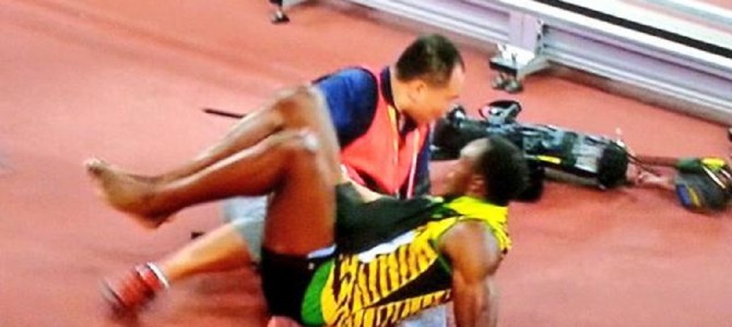 セグウェイに乗ってボルトを撮影していたカメラマン、ボルトの左足を負傷させる！