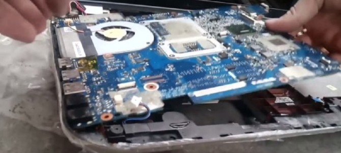 【ゴキブリ注意】ノートPCが調子悪いので開けてみた結果！？