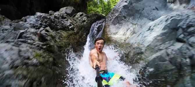 究極のウォータースライダー！天然の岩が形成した最高の遊び場！