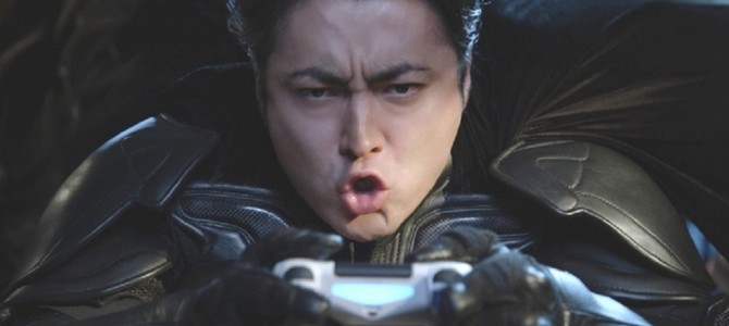 居酒屋で迷惑がられまくるバットマンww