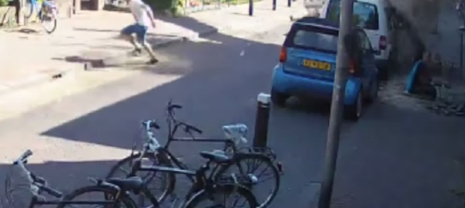 危ない！クレーン車倒壊でギリギリ難を逃れた人々！