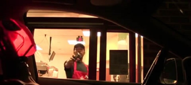 もしもアンドロイドが運転していたら？！爆笑イタズラ映像！