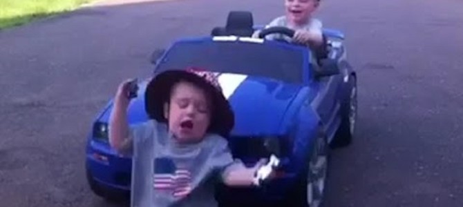 危な過ぎる！絶対に運転させてはいけない子供