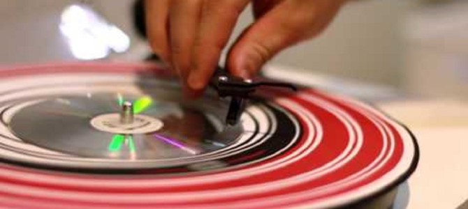 レコードプレーヤーでもCDプレーヤーでも再生できるハイブリッドディスクが話題に！