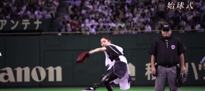 石原さとみさんが、見事に可愛すぎるノーバンを披露！