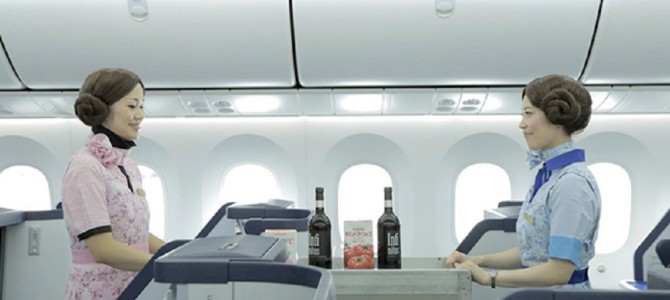 ANAのCAがスター・ウォーズのコスプレで働いている！その理由とは？！