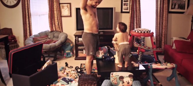 これがオレ流育児！ママの留守中、パパの子育てっぷりを収めた映像に世界中がほっこり！