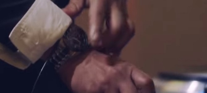 腕時計でのＤＪプレイがシビれるほどカッコいい！