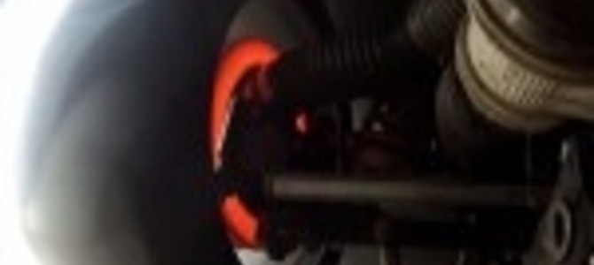 レース中のタイヤはこんなことになっている？ブレーキングの瞬間映像