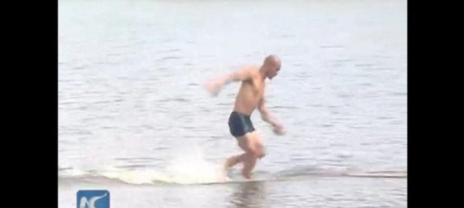 少林寺の僧が水上を駆け抜けたんだけど…ゴール直前に！？