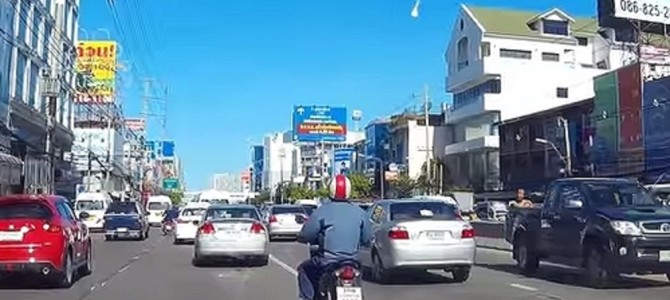 光る落下物がはっきりと目撃される！