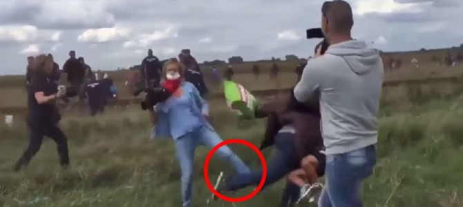 難民を取材していた女性カメラマンのありえない行動に、世界中が怒り心頭！