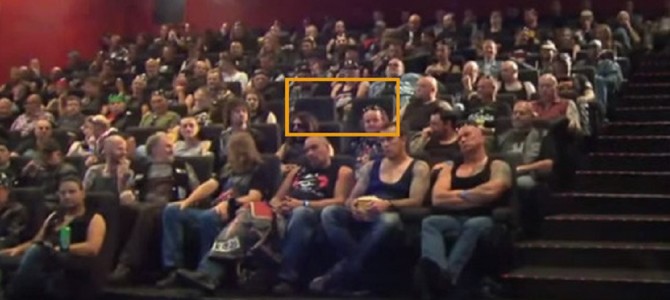 映画館で自分たちカップル以外の席がマッチョな強面集団で埋まっていたら？