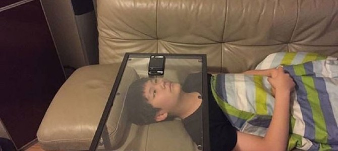 手で持つのが面倒だった…世界で最もだらしない人たちの驚きの行動