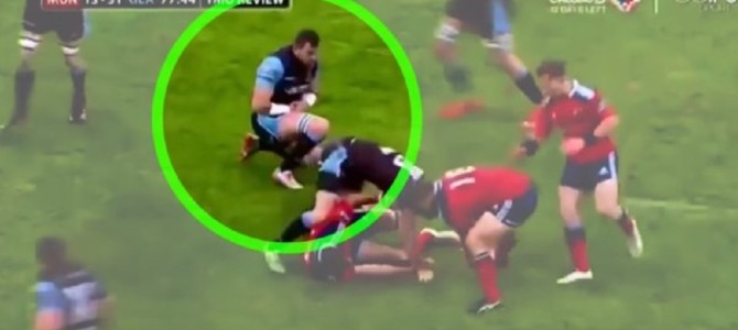 ラグビーの試合中、肩の骨が脱臼！しかし自分で入れ直して平然と試合続行するタフガイ！