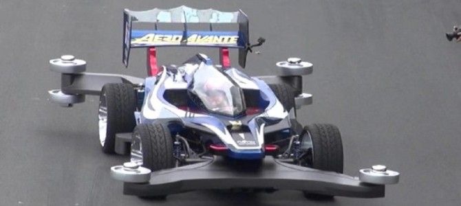 実車版「エアロアバンテ」豪快なエンジン音で、お台場を疾走！最高速はなんと180km/h！