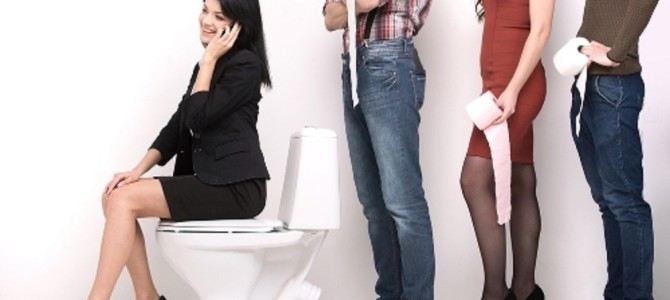 女子トイレ前に行列ができても男子トイレより数を増やせない理由